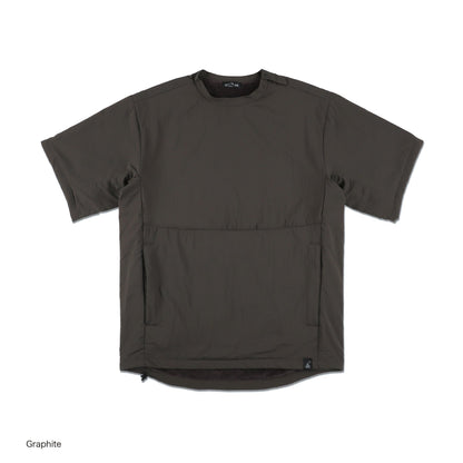 STATIC RADIANT TEE、グラファイトのクルーネックトップス