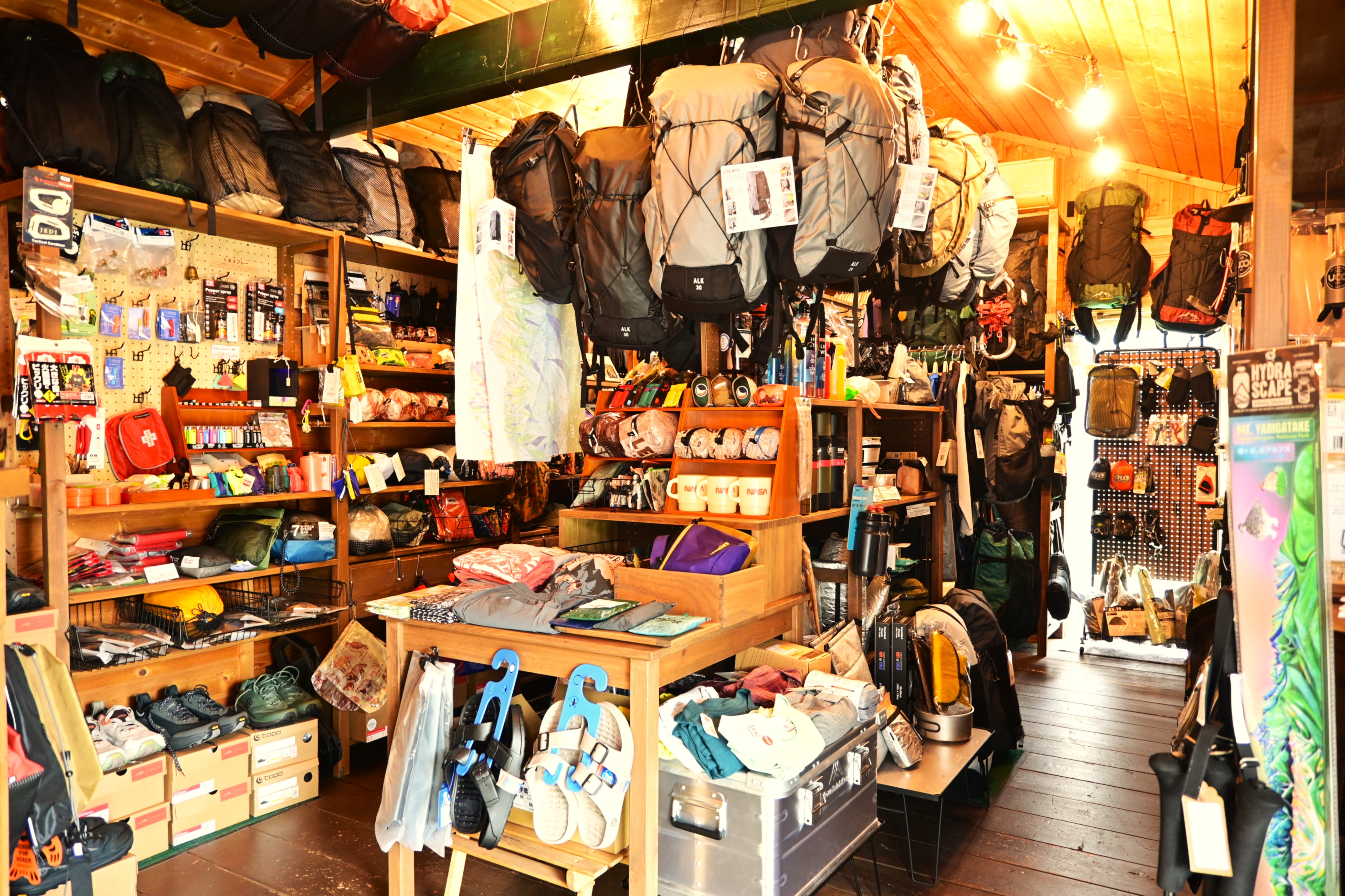 ULハイキングとソロキャンプの専門店 レジャーズ 公式オンライン