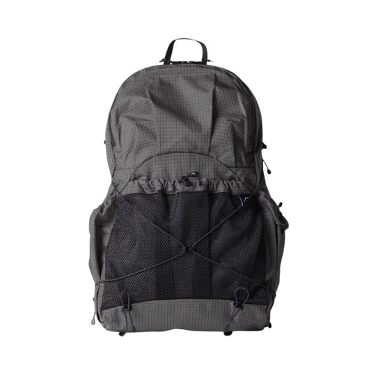 CAYL Sobaek B-Grid、グレーのジッパー式バッグ