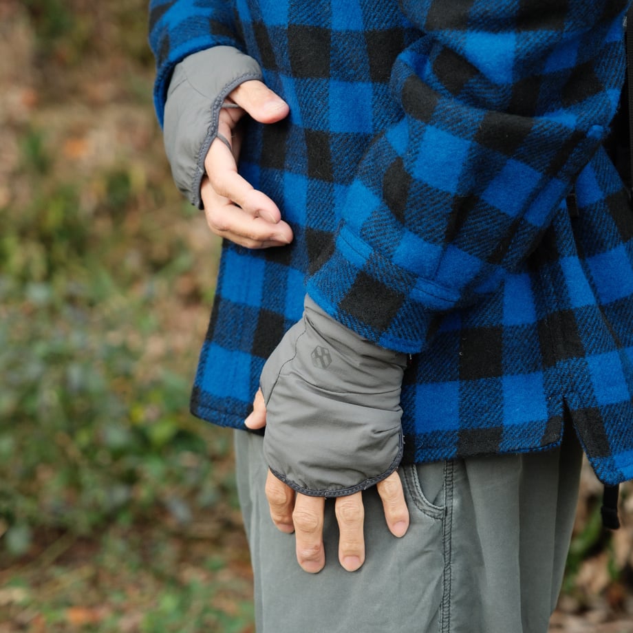 handson grip Breezy GT、グレーの手甲タイプのグローブ