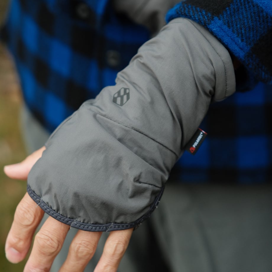 handson grip Breezy GT、グレーの手甲タイプのグローブ