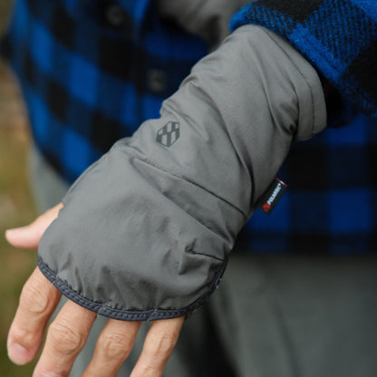 handson grip Breezy GT、グレーの手甲タイプのグローブ