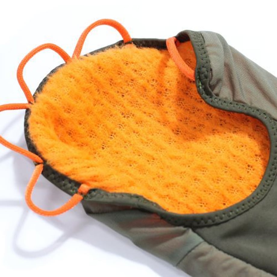 handson grip Breezy GT、グレーの手甲タイプのグローブ