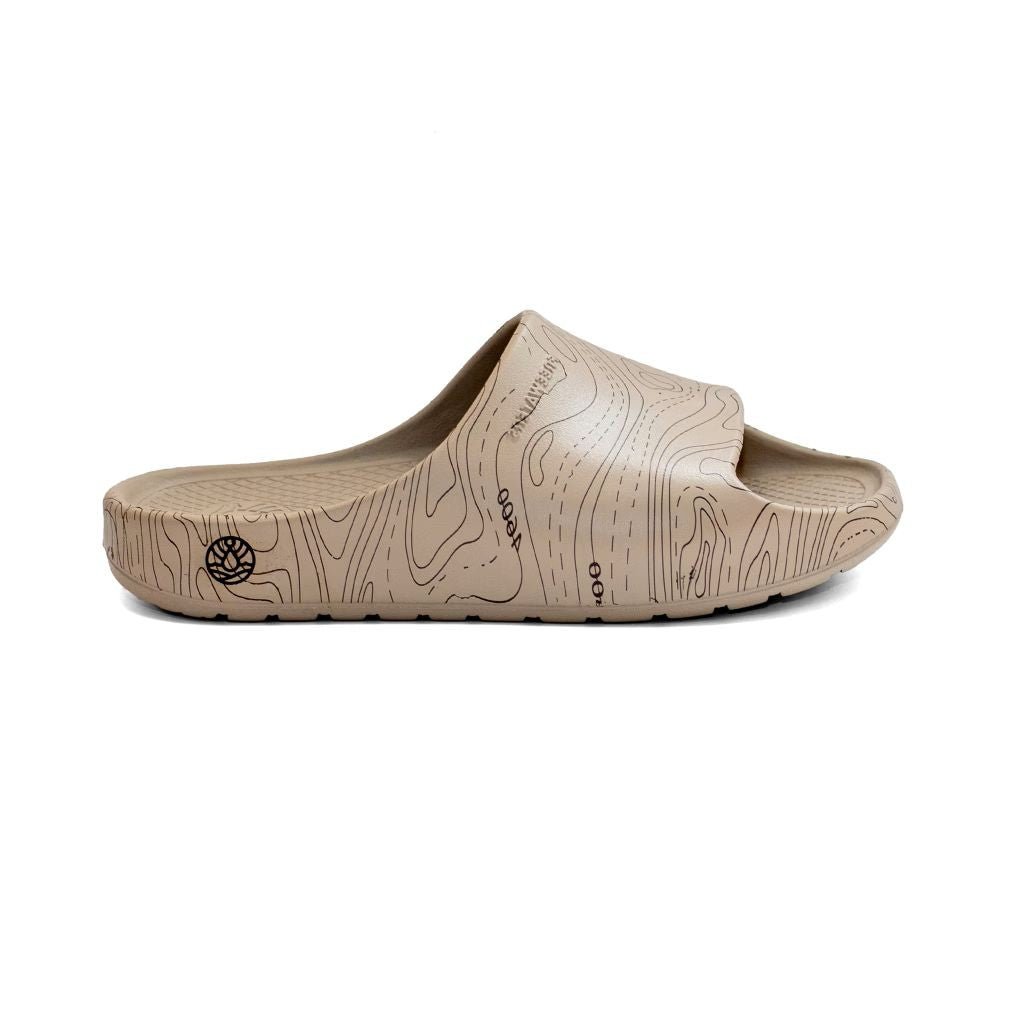 【freewaters】Cloud9 Slide - Topography Taupe Print - LEISURES 公式オンラインショップ