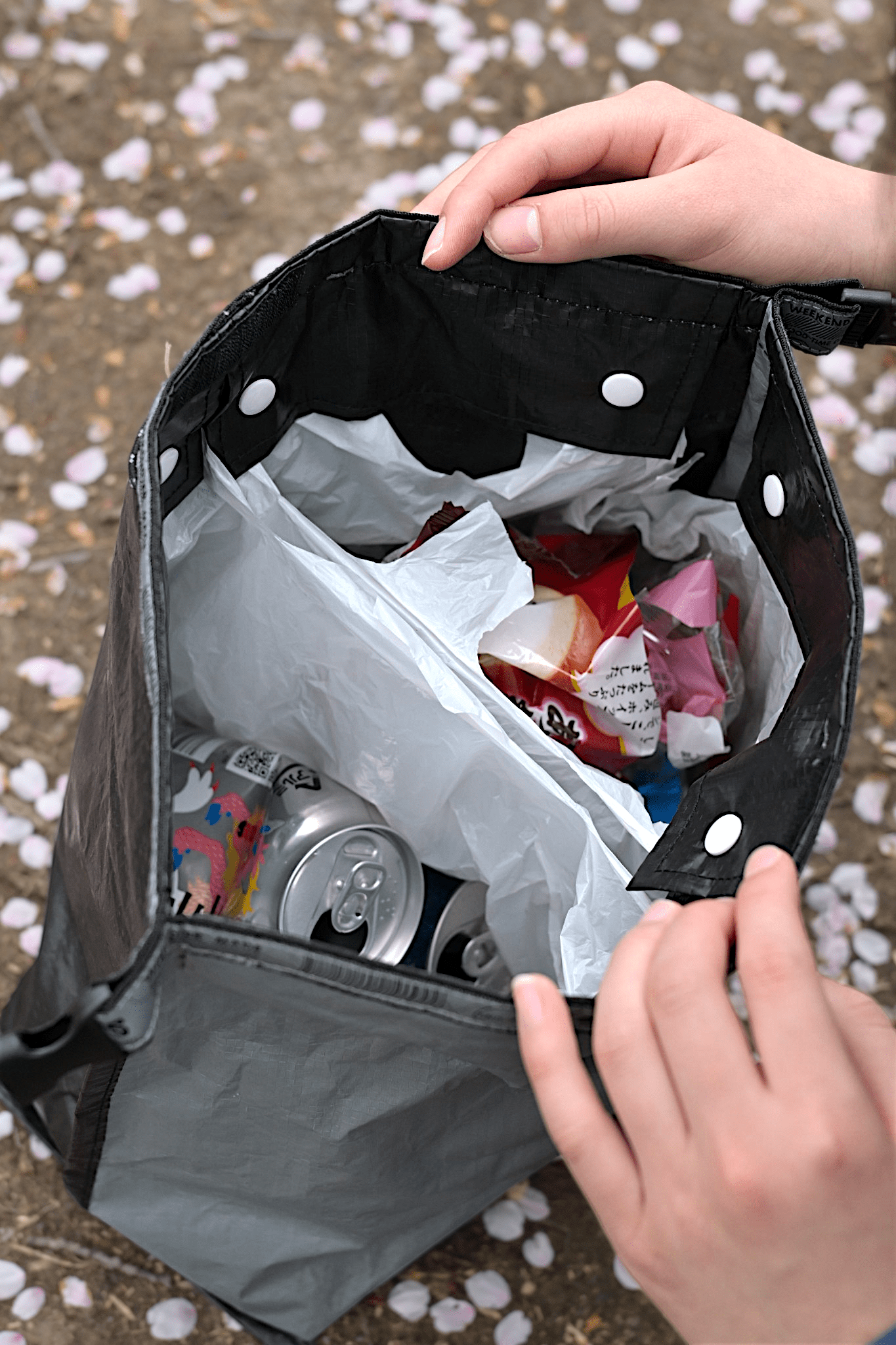 【hinata x WEEKEND(ER) x LEISURES】 OUTDOOR TRASH BAG SOLO "LEISURES TOPO" - LEISURES 公式オンラインショップ