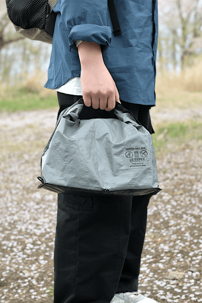 【hinata x WEEKEND(ER) x LEISURES】 OUTDOOR TRASH BAG SOLO "LEISURES TOPO" - LEISURES 公式オンラインショップ