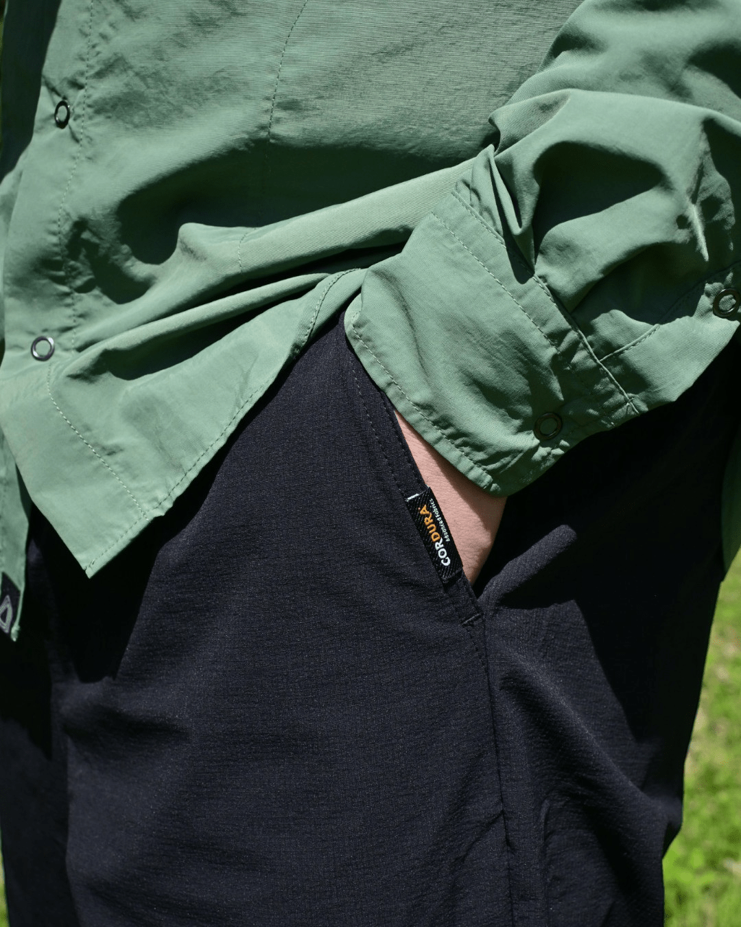 【LEISURES】 Cordura Stretch Pants LEISURES Big Logo / BLACK - LEISURES 公式オンラインショップ