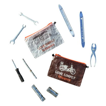 【LEISURES】レジャーズ×スーパーカブ「LOVE SIMPLY」 Pouch