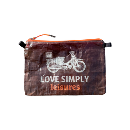【LEISURES】レジャーズ×スーパーカブ「LOVE SIMPLY」 Pouch