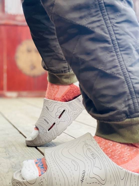 【freewaters】Cloud9 Slide - Topography Taupe Print -