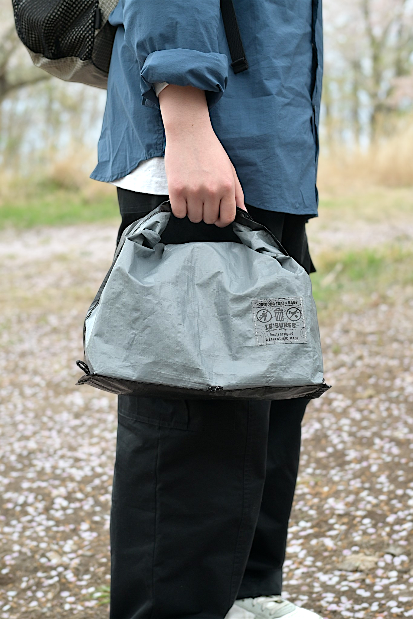 新品同様、走行1キロ程度、倉庫保管のため若干の埃あり hinata x WEEKEND(ER) x LEISURES】 OUTDOOR TRASH BAG SOLO 